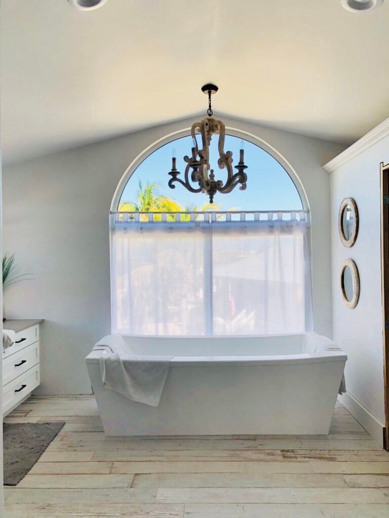Chandelier in Bathroom Ideas - The New Way to Sparkle luxurious bathroom 2023 11 27 05 16 39 utc